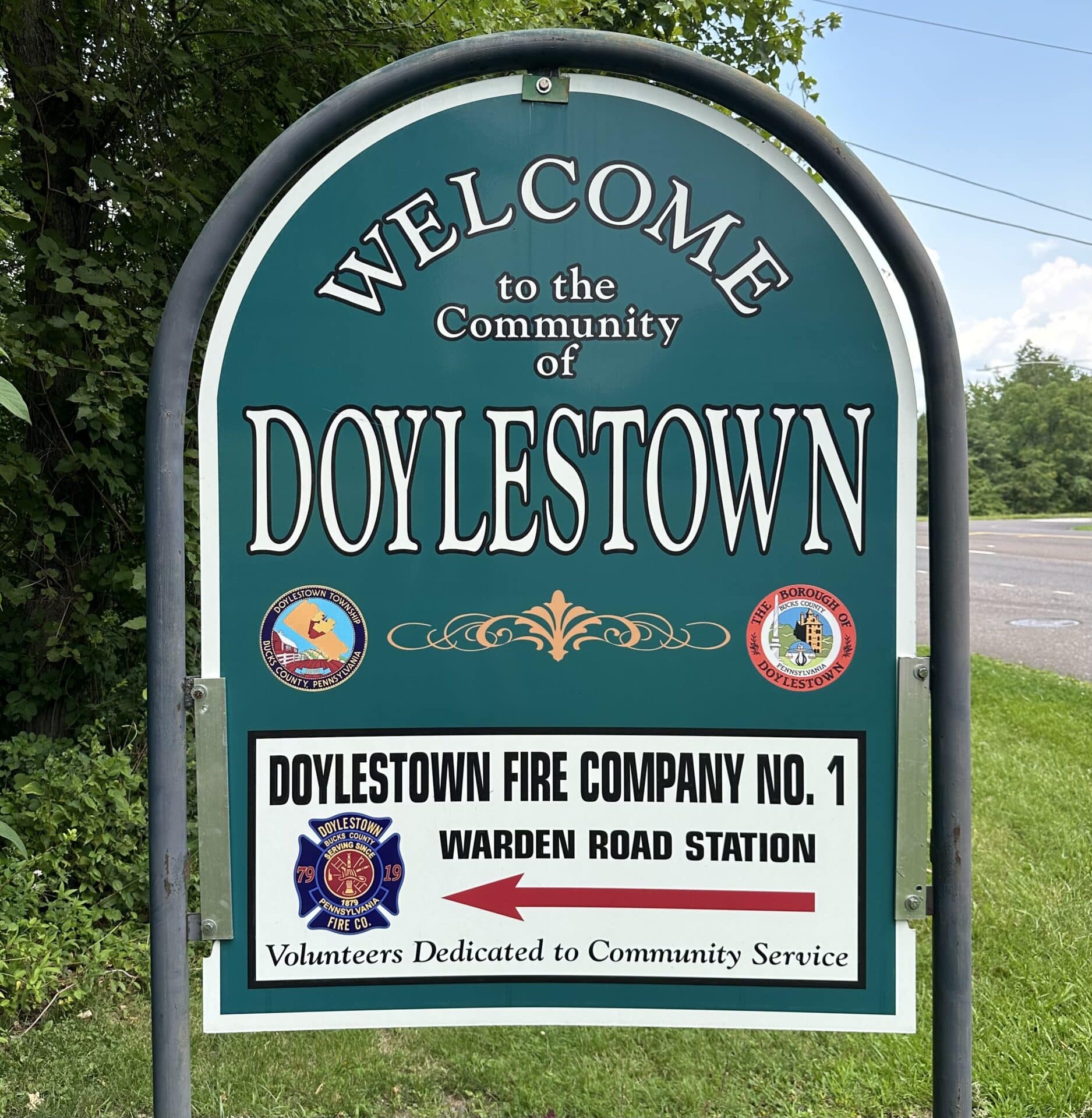 Welcome sign at the entrance to Doylestown, Bucks County, Pennsylvania.
